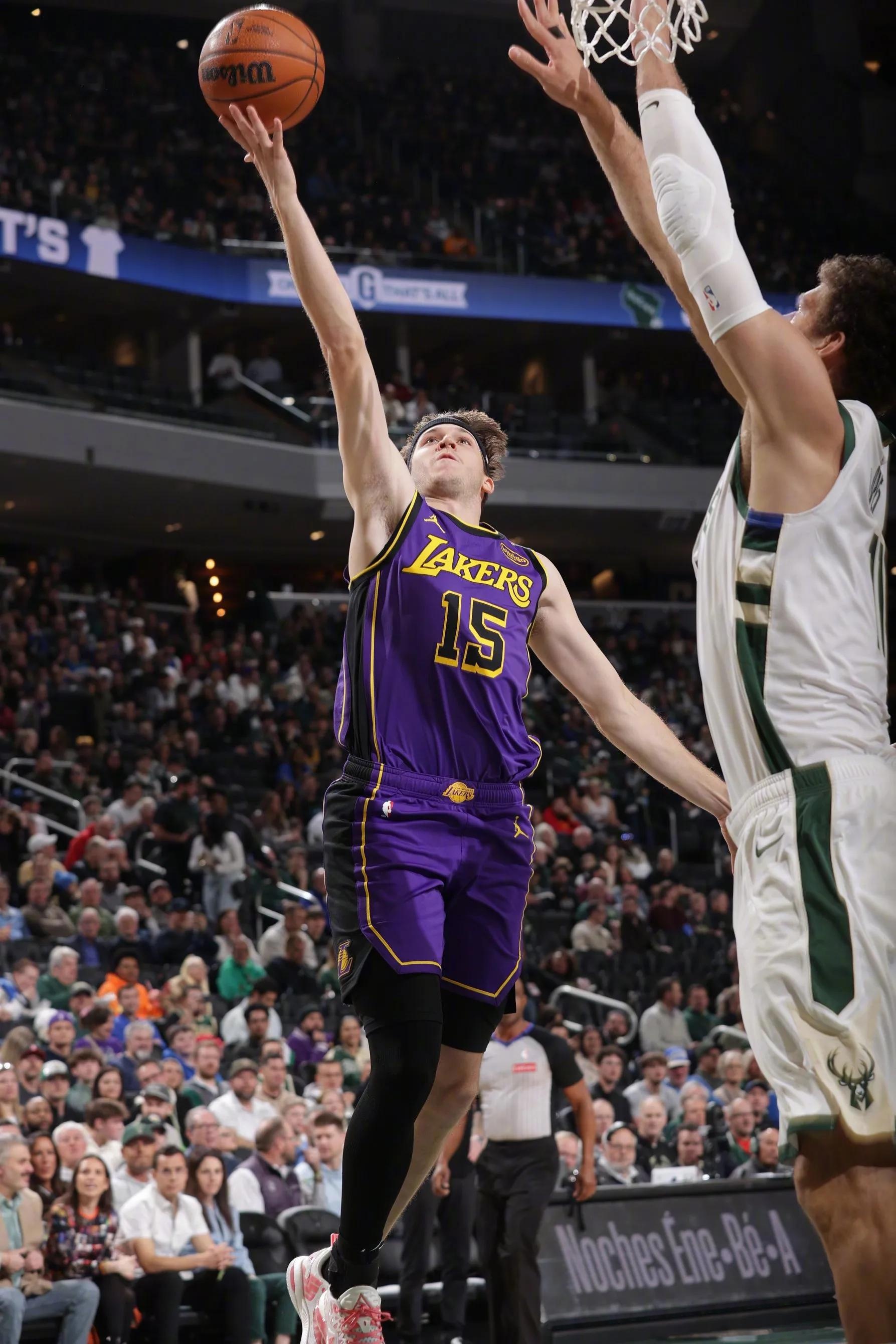 包含洛杉矶湖人发布备战花絮，集结日状态回暖，NBA总决赛任务艰巨，临场指挥获称赞的词条