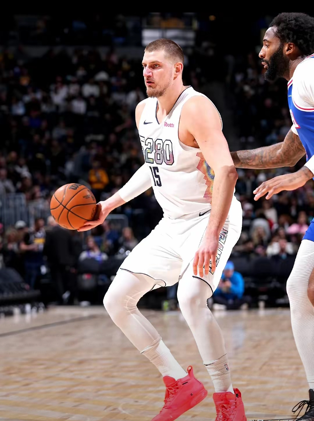 关于里程碑夜丹佛掘金调整名单，NBA常规赛赛前刷纪录，话题不断，球队文化再被提及的信息