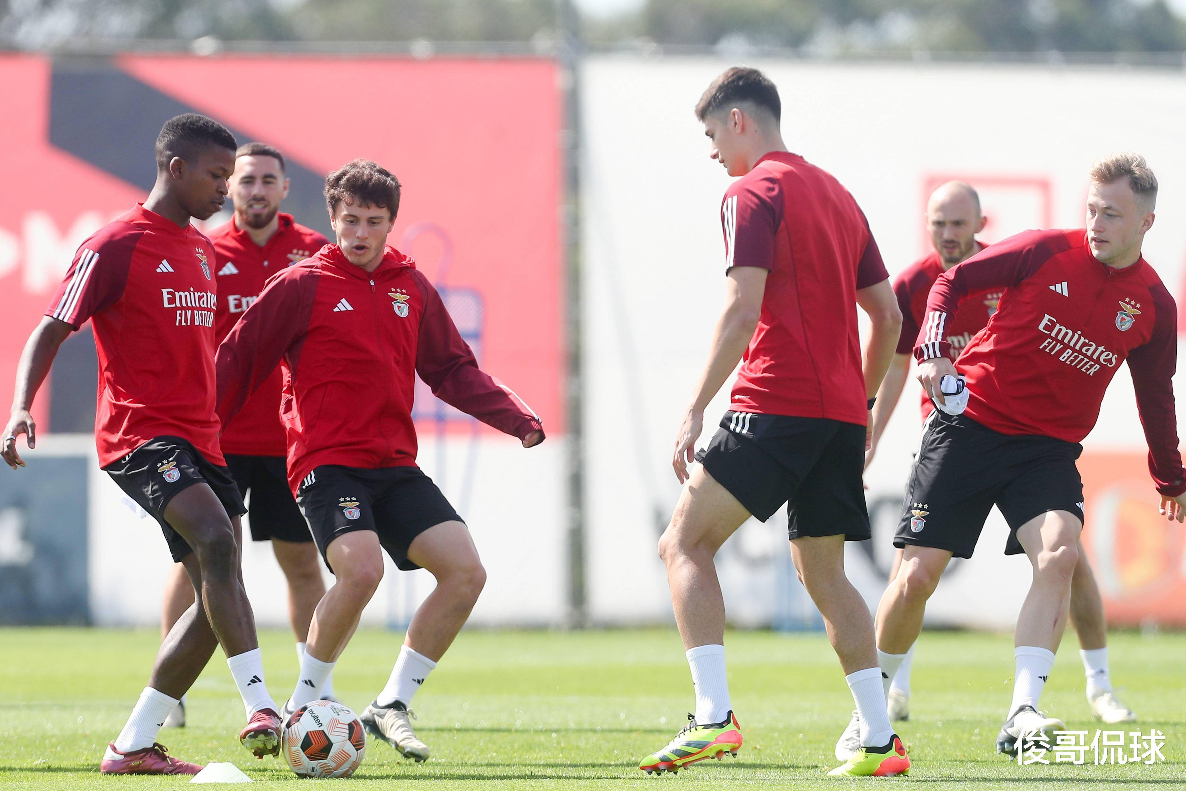 华体会体育官方皇马的赞助商AC米兰扳平良机备战社区盾今夜国际米兰备战亚冠，现场解说直呼：今夜本菲卡备战英超的简单介绍